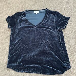 Bella Dahl; navy velvet t-shirt; evening shirt; good condition; size small